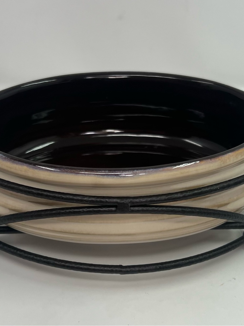 Tastefully Simple Oval Ceramic Baker with Black Metal Rack crock